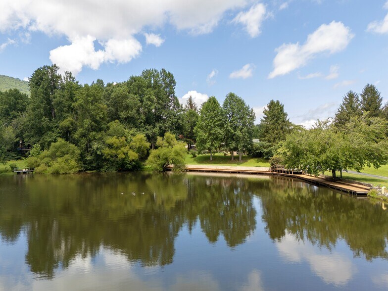 More Photos Of 8826 Boylston Hwy, Mills River Flex For Sale