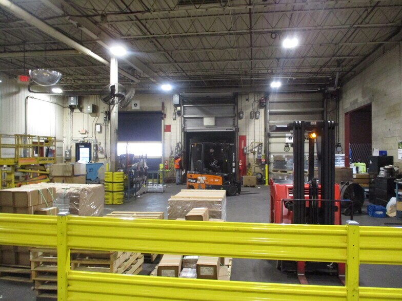 More Photos Of 2800 Estes St, Norton Shores Manufacturing For Sale