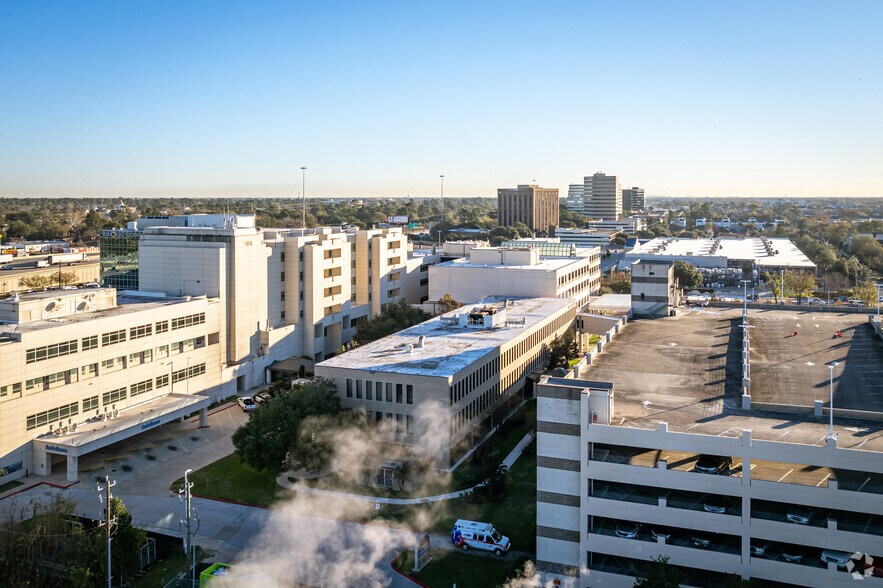 More Photos Of 1740 W 27th St, Houston Medical For Lease