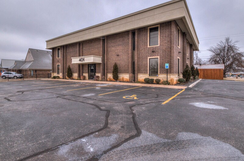 More Photos Of 401 W Vandament Ave, Yukon Office For Lease