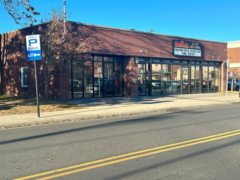 More Photos Of 15-17 Oak St, Patchogue Office Residential For Sale