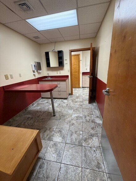 More Photos Of 562 Rubber Ave, Naugatuck General Retail For Lease