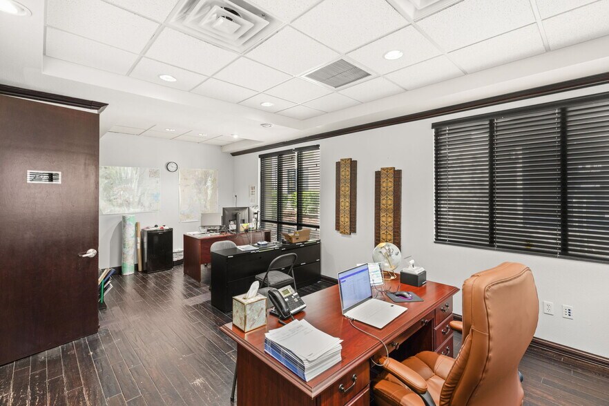 More Photos Of 7830 W Sahara Ave, Las Vegas Office For Sale