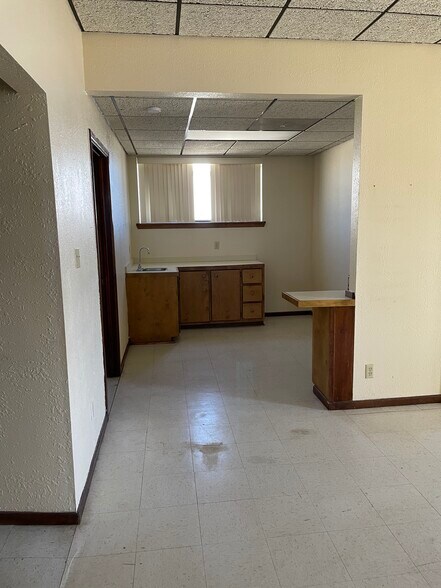 More Photos Of 1506 W Broadway Pl, Hobbs Service For Sale