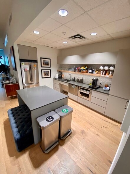 More Photos Of 1632 S 1st St, Austin Office For Lease