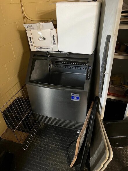 More Photos Of 811 W Findlay St, Carey Restaurant For Sale