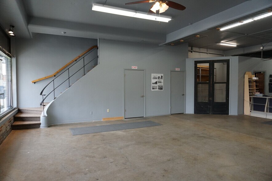 More Photos Of 413 N Main St, Charles City Storefront For Sale