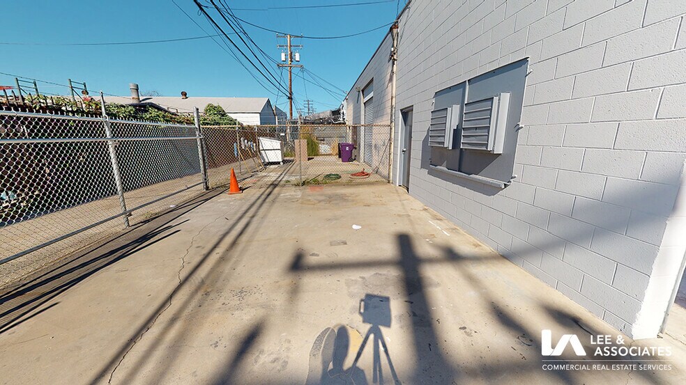 More Photos Of 1481-1493 Cota Ave, Long Beach Warehouse For Lease