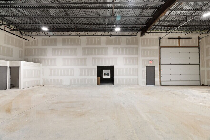 More Photos Of 209 South Ave, Staten Island Service For Lease