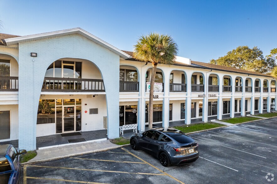 More Photos Of 2228-2356 Winter Woods Blvd, Winter Park Office For Lease