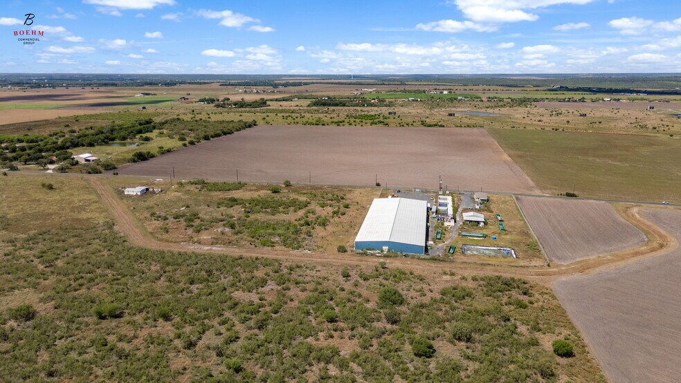 More Photos Of 833 County Road 583, La Coste Research And Development For Sale