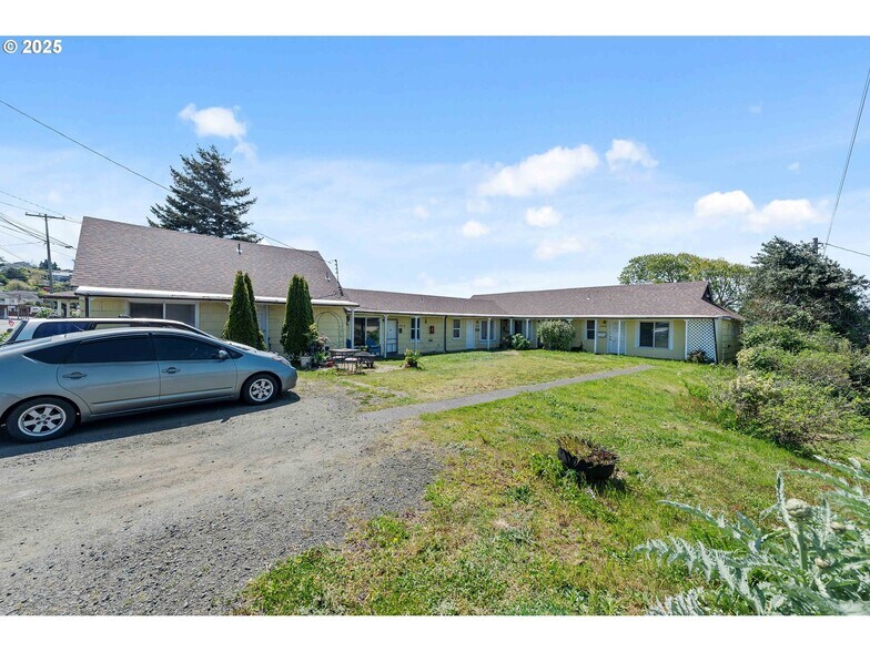 More Photos Of 1900 Monroe St, North Bend Apartments For Sale