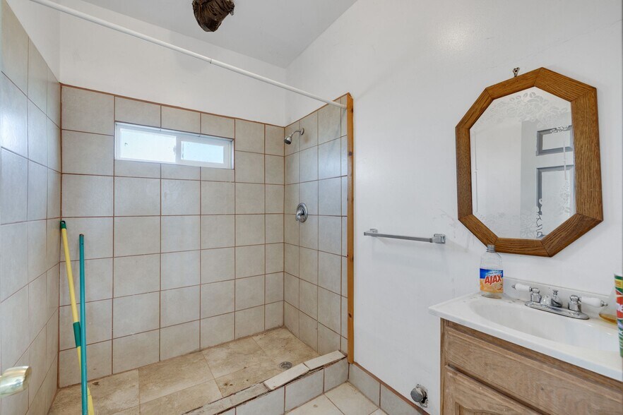 More Photos Of 12900 Soda Lake Rd, Santa Margarita Hotel For Lease