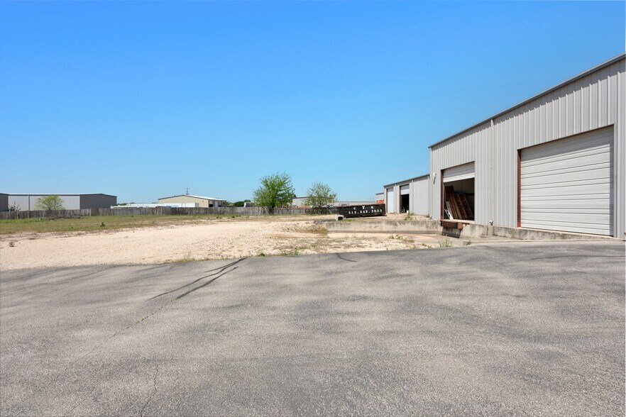 More Photos Of 165 Tecon Cv, Buda Warehouse For Lease