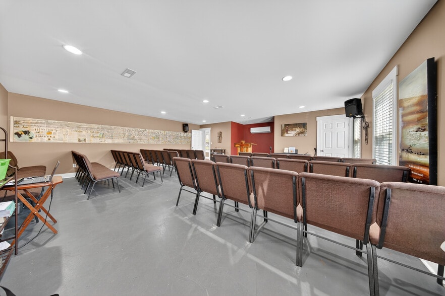 More Photos Of 615 S 2nd St, Central City Specialty For Sale