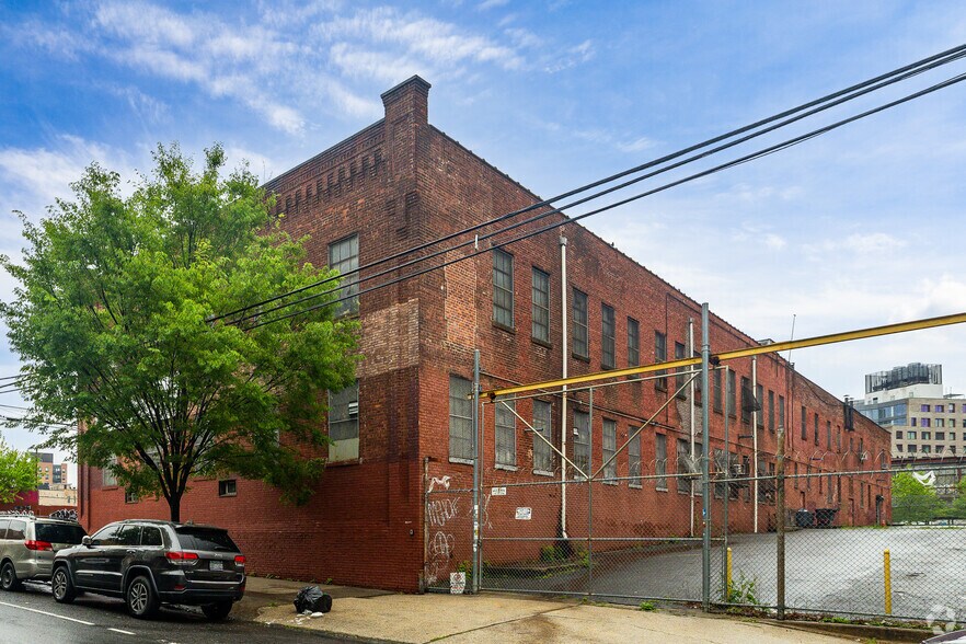 More Photos Of 43 George St, Brooklyn Religious Facility For Sale