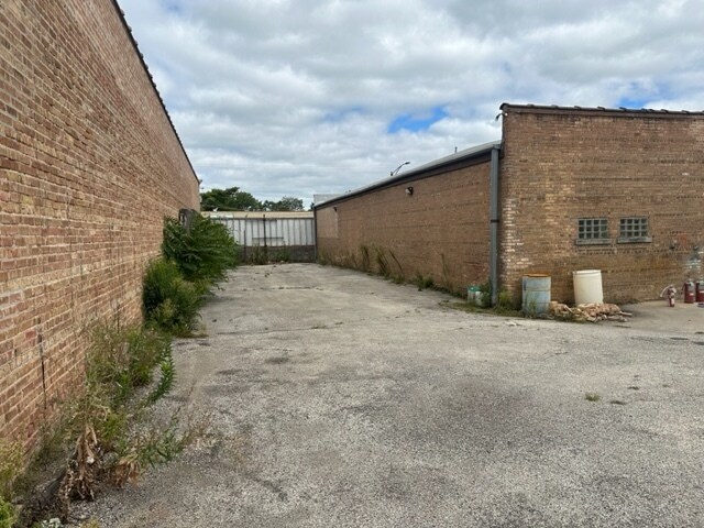 More Photos Of 4921-4923 W Belmont Ave, Chicago Auto Repair For Sale