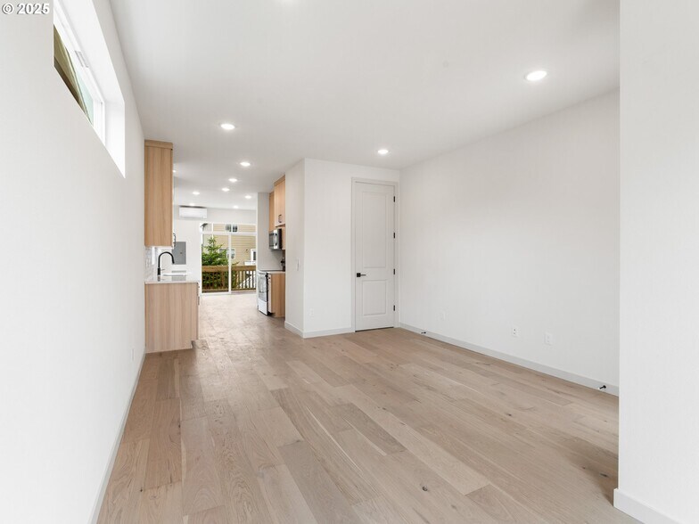 More Photos Of 305 Jetty ave, Lincoln City Multifamily For Sale