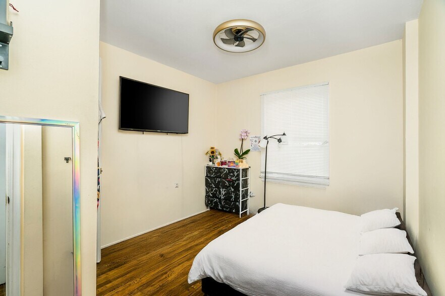 More Photos Of 1707 S Bonnie Brae St, Los Angeles Apartments For Sale