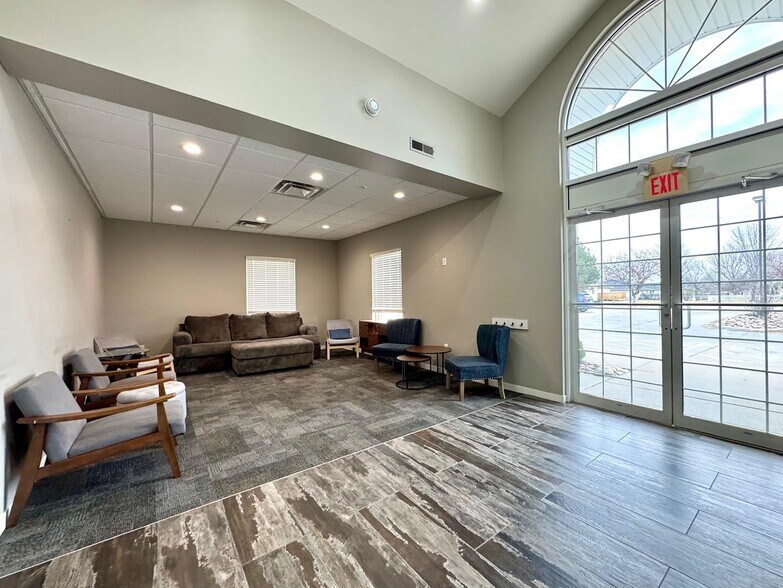 More Photos Of 5308 Parklane Dr, Kearney Serviced Offices For Sale