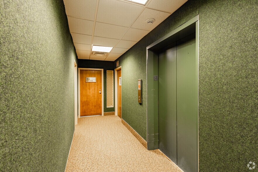 More Photos Of 100 Fleet St, Pittsburgh Office For Lease