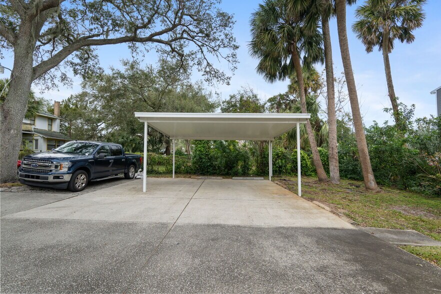 More Photos Of 339 S Ridgewood Ave, Daytona Beach Office Residential For Sale
