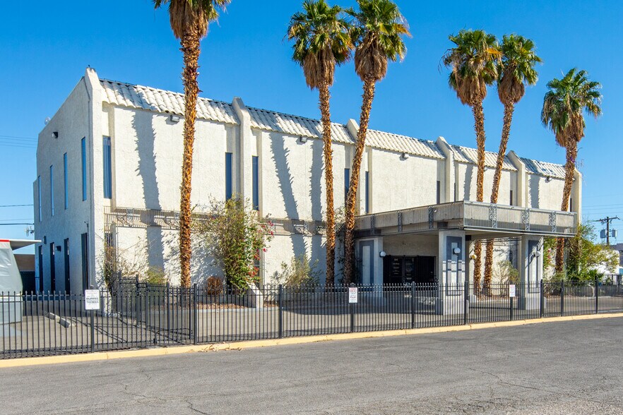 More Photos Of 844 E Sahara Ave, Las Vegas Loft Creative Space For Lease