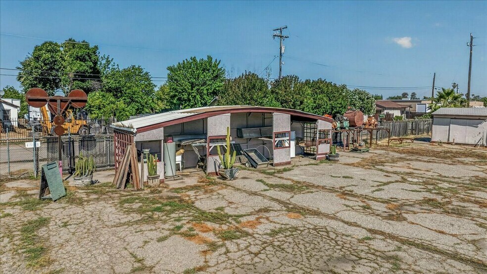 More Photos Of 708 N Pleasant Ave, Fresno Warehouse For Sale