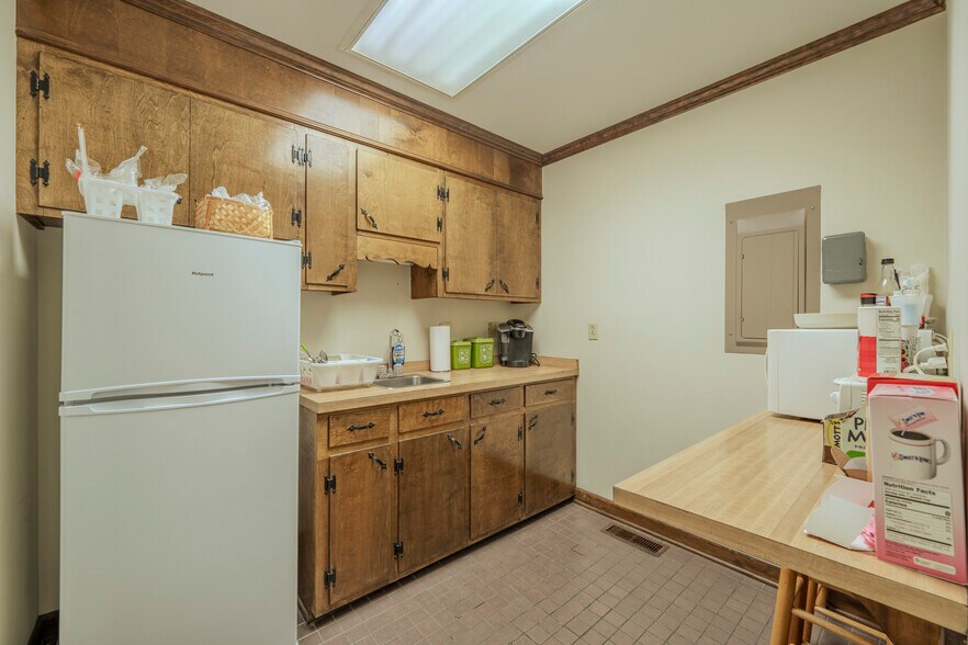 More Photos Of 40 W Main St, Savannah Office For Sale