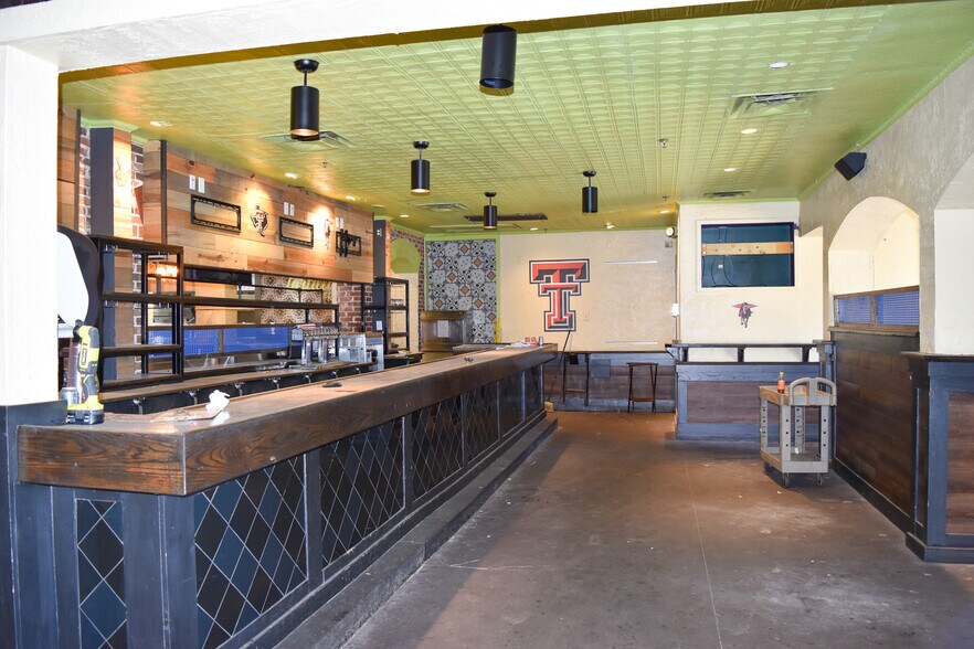 More Photos Of 6709 Slide Rd, Lubbock General Retail For Sale