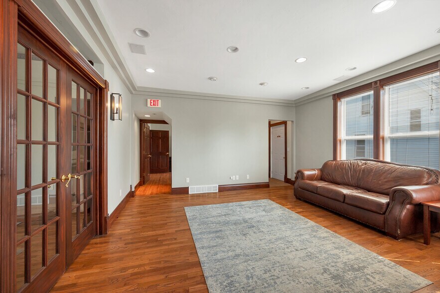 More Photos Of 125 S Quincy St, Green Bay Office For Sale