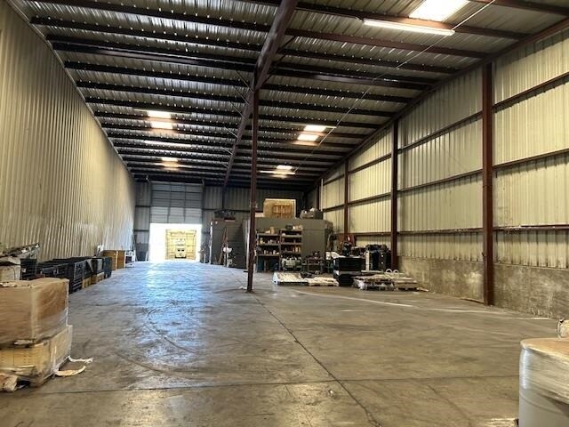 More Photos Of 112 Flecha Ln, Laredo Distribution For Lease