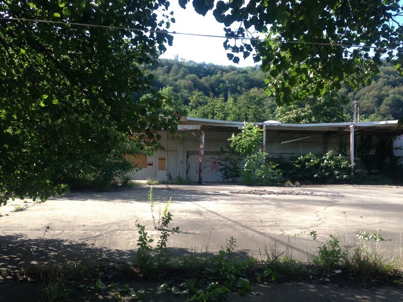 More Photos Of 101 Maple Ave, Johnstown Service For Sale