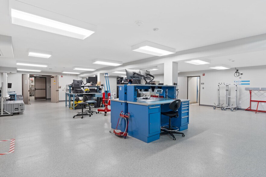 More Photos Of 313-315 Edge Ave, Valparaiso Office For Sale