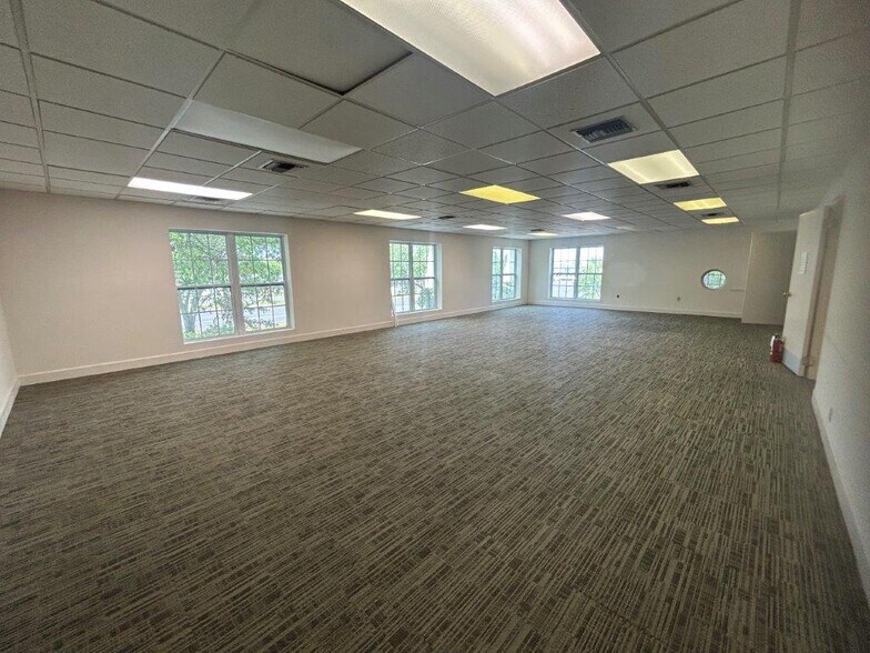 More Photos Of 4526-4532 US Hwy 19, New Port Richey Bank For Lease