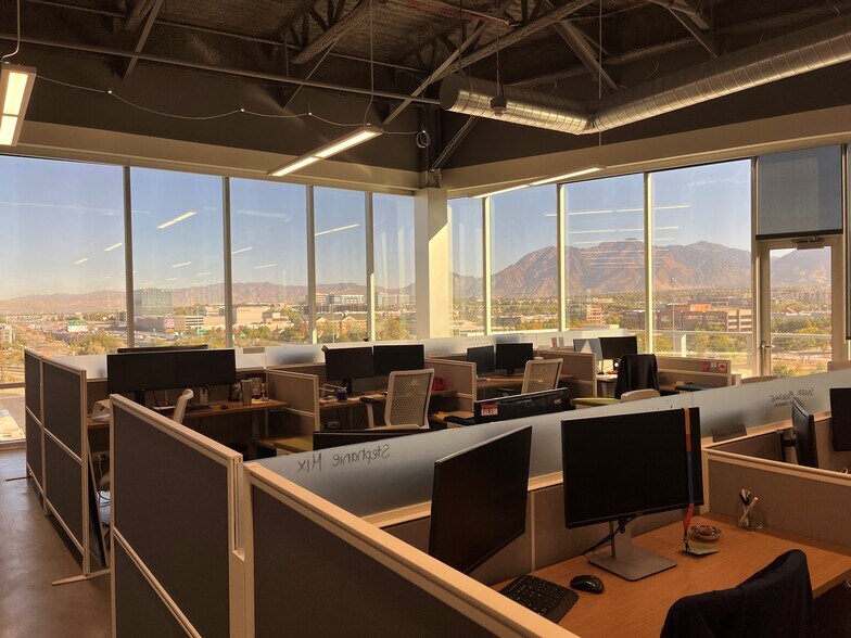 More Photos Of 10355 S Jordan Pky, South Jordan Office For Lease
