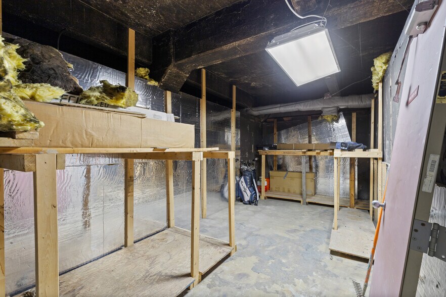 More Photos Of 2200 Union St, Bellaire Warehouse For Sale