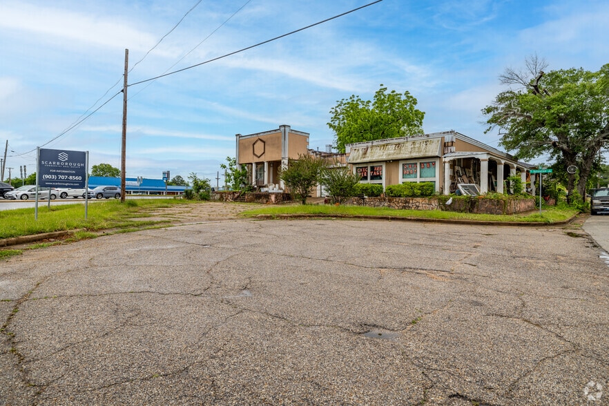 More Photos Of 110 W Valentine St, Tyler General Retail For Sale