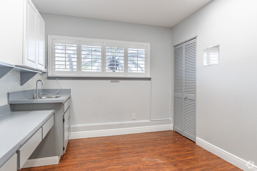 More Photos Of 1511 Indian Rocks Rd S, Largo Medical For Sale