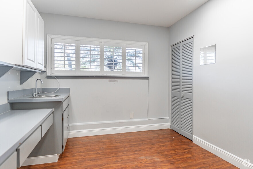 More Photos Of 1511 Indian Rocks Rd S, Largo Medical For Sale