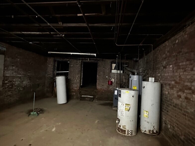 More Photos Of 67-11 Fresh Pond Rd, Ridgewood Storefront Retail Residential For Lease