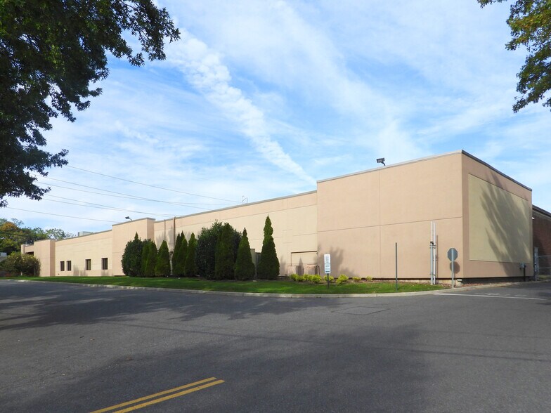 More Photos Of 780 Park Ave, Huntington Manufacturing For Lease