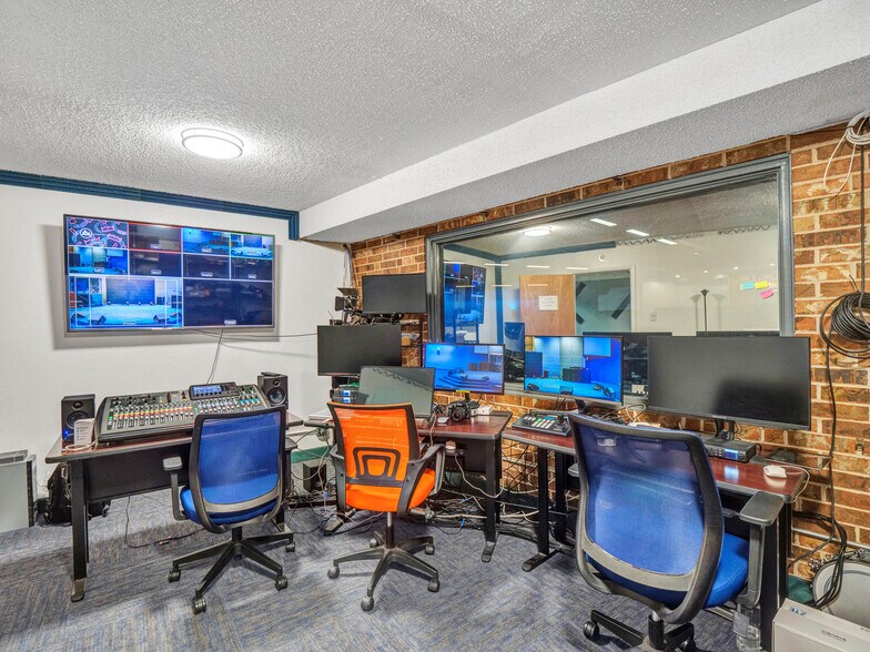 More Photos Of 824 W Pipeline Rd, Hurst Religious Facility For Sale