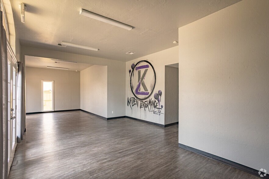 More Photos Of 1811 Industrial Blvd, Norman Light Distribution For Lease