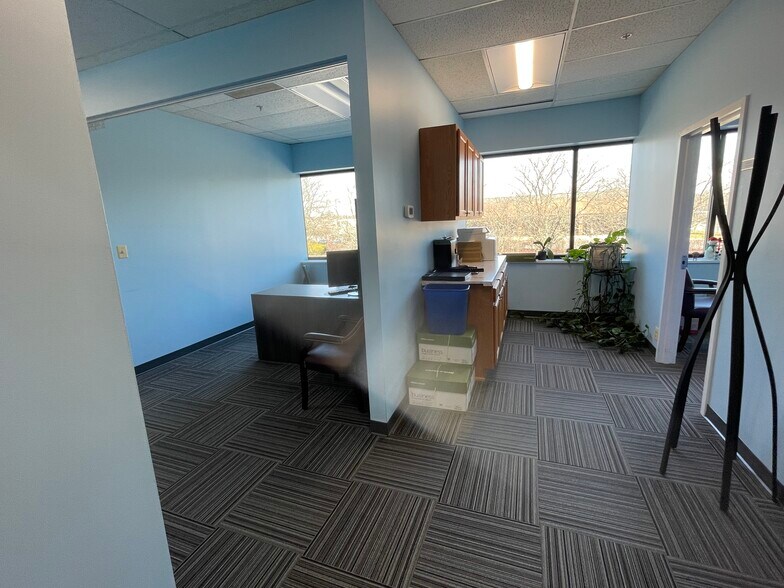 More Photos Of 8131 Ritchie Hwy, Pasadena Freestanding For Lease