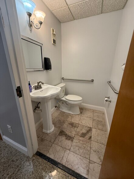 More Photos Of 6251 US Highway 19 N, Pinellas Park Showroom For Lease
