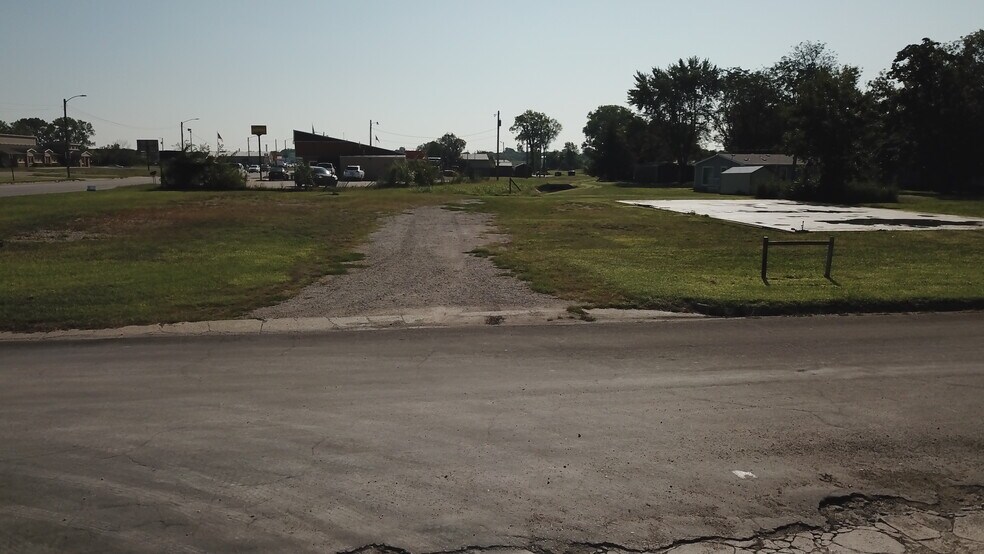 More Photos Of 1303 East St, Iola Land For Sale