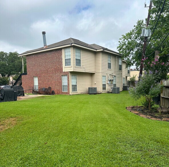 More Photos Of 7120 Cole Creek Dr, Houston Apartments For Sale