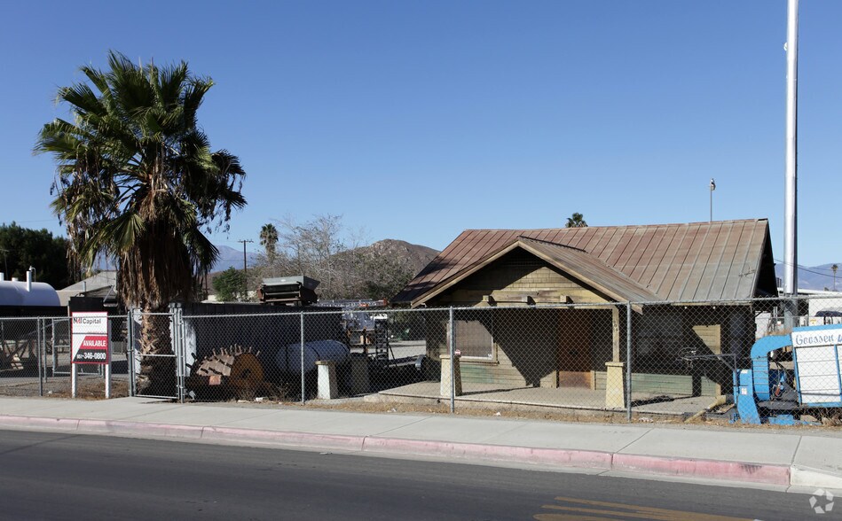 More Photos Of 909 Center St, Riverside Warehouse For Sale