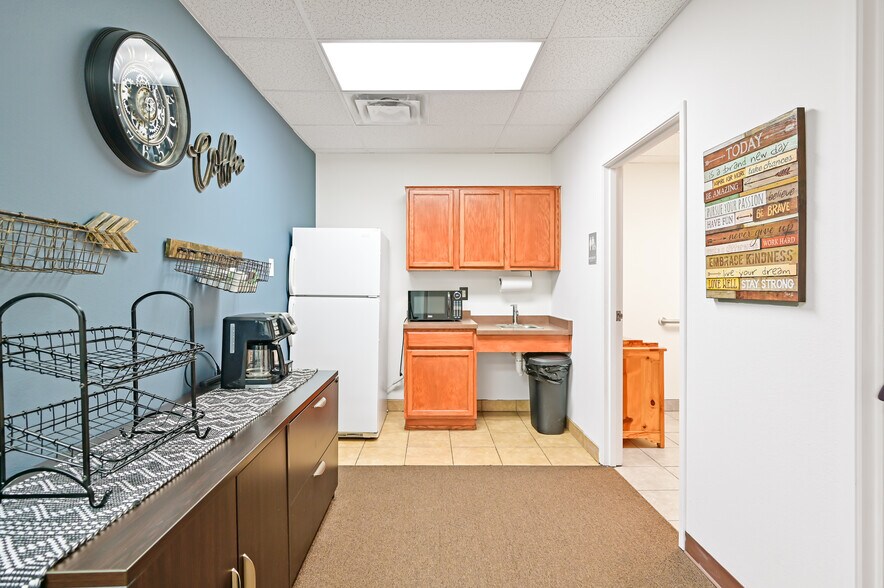 More Photos Of 3600 Rodeo Ln, Santa Fe Medical For Sale